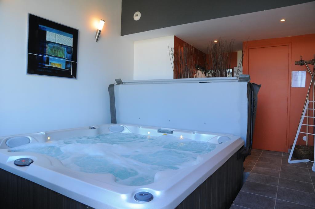 Bed and Breakfast La Ligne Angles-sur-lʼAnglin Exterior foto